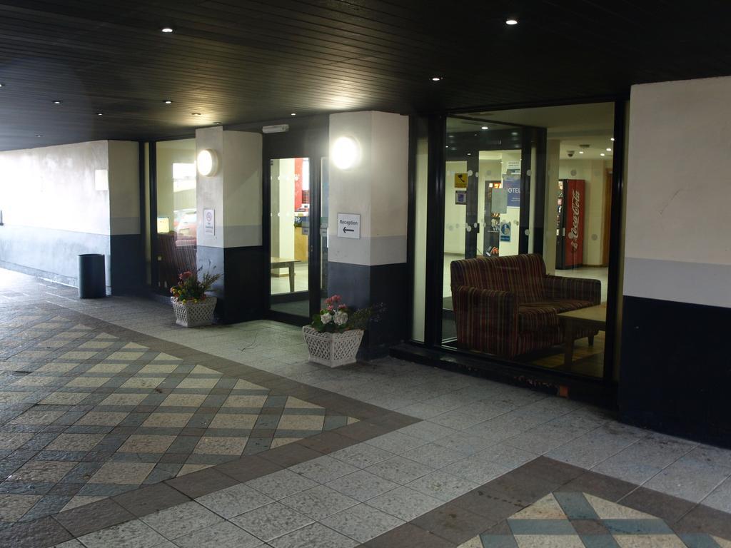 247酒店.com 奥尔德姆 外观 照片