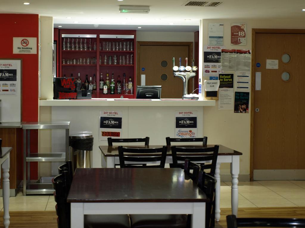 247酒店.com 奥尔德姆 外观 照片