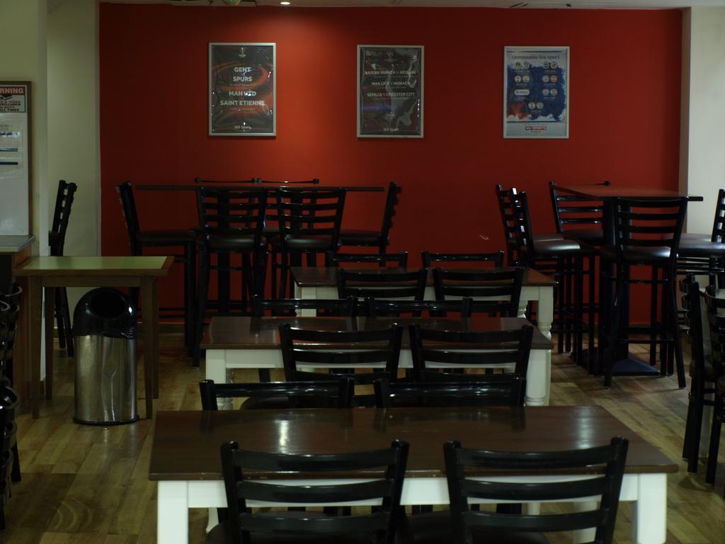 247酒店.com 奥尔德姆 外观 照片